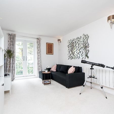 Apartment In Elephant & Castle With Parking Londra Exterior foto